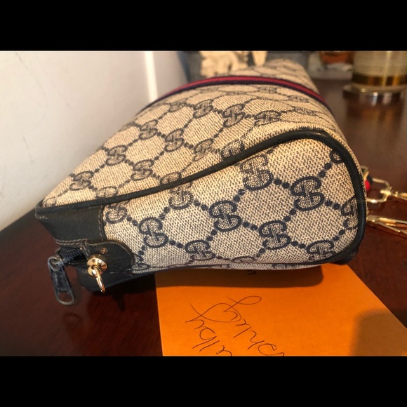 Authentic Gucci Sherry Line Crossbody - Picture 7 of 12